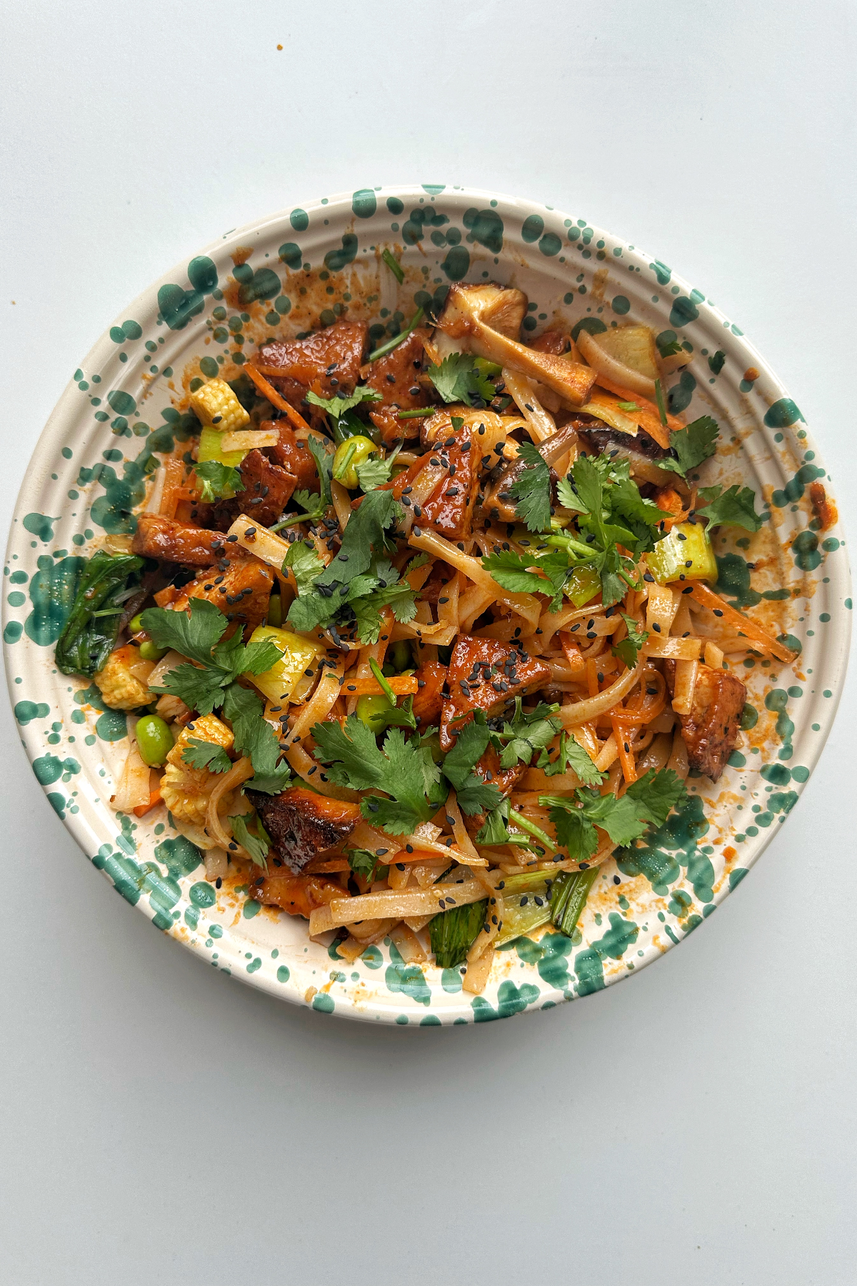 Bowl of meal prep tofu with noodles and vegetables.