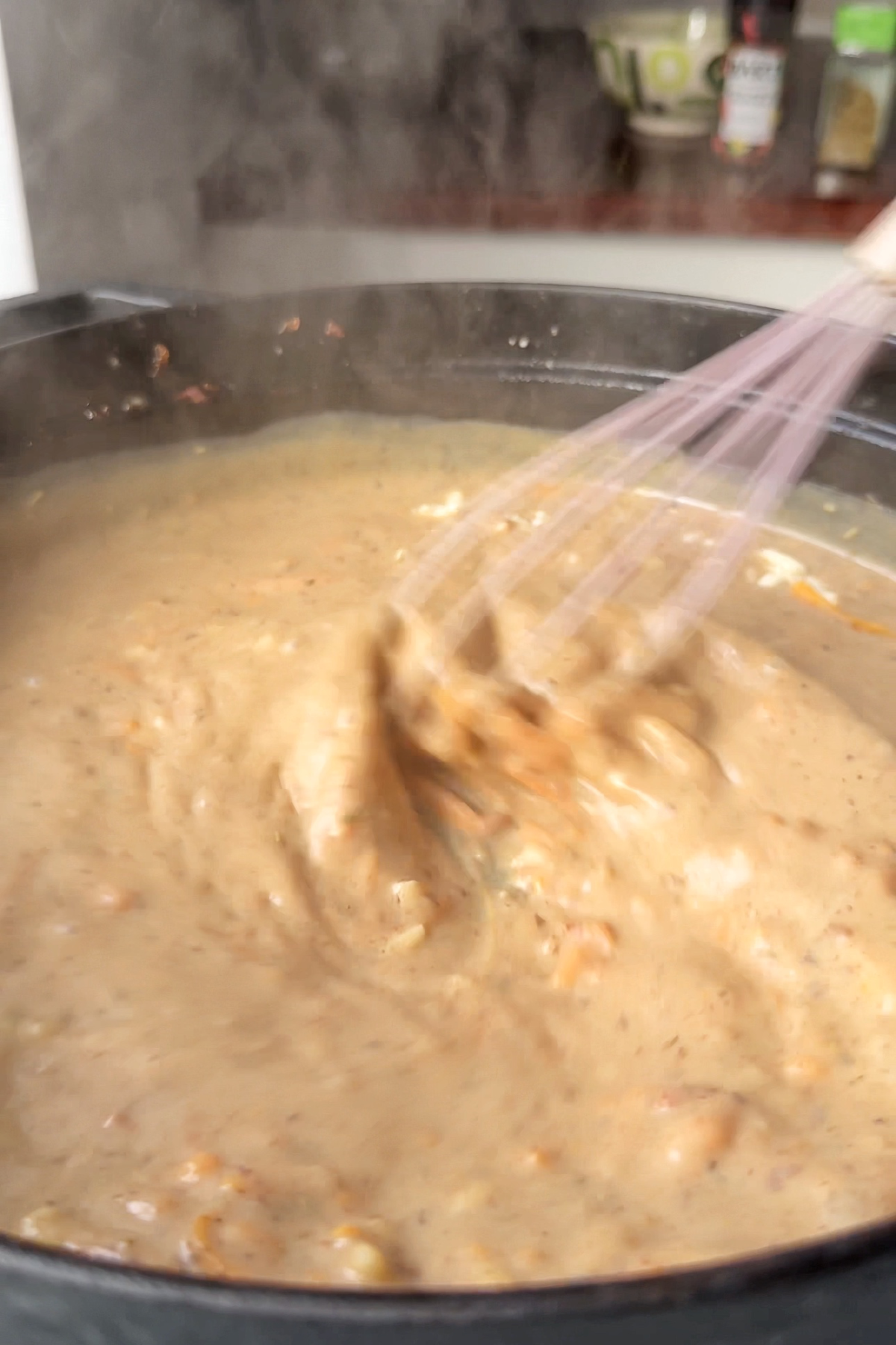Making a bรฉchamel sauce for chicken and broccoli pasta bake.