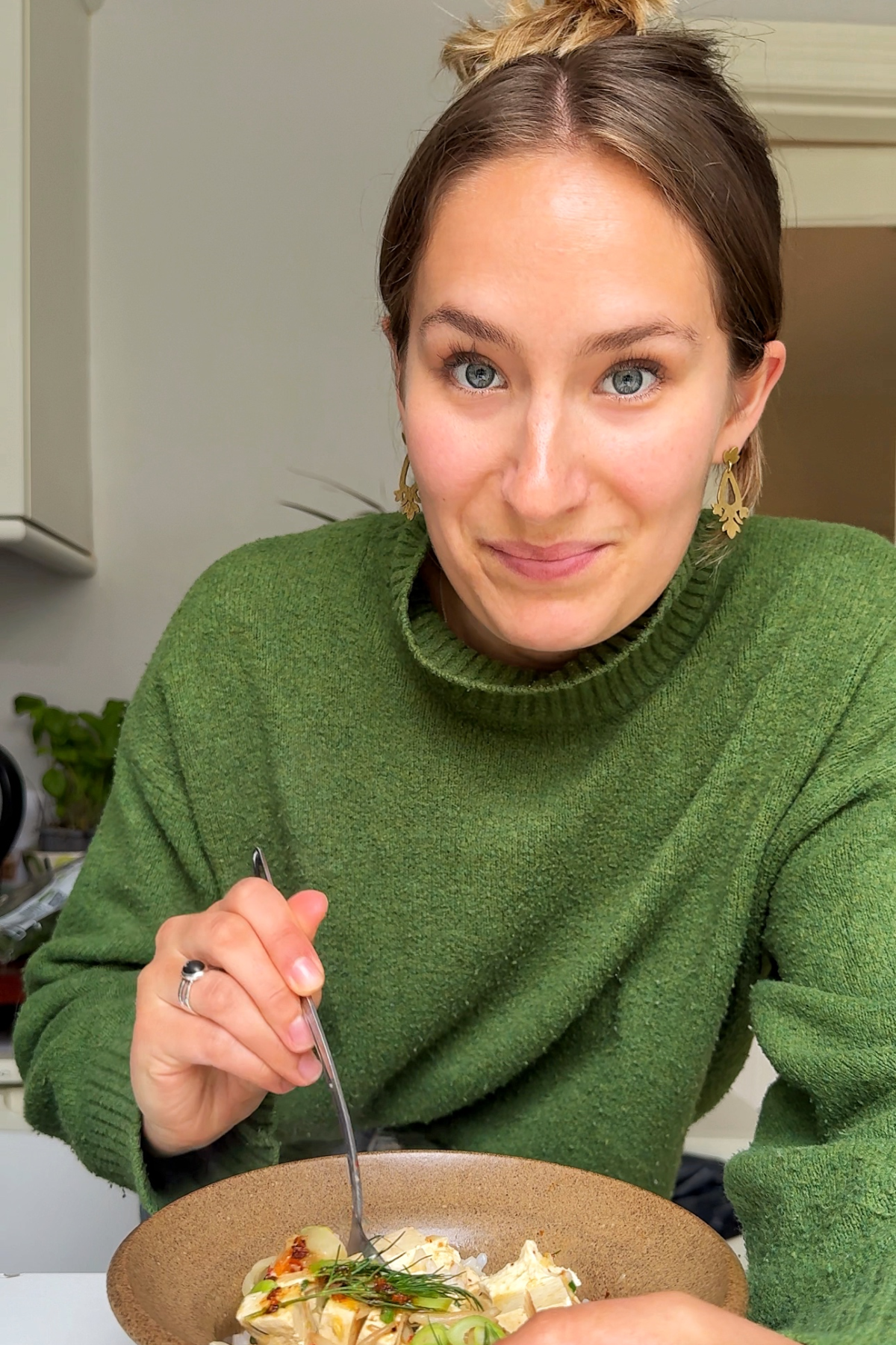 Emily Roz eating spicy coconut tofu.