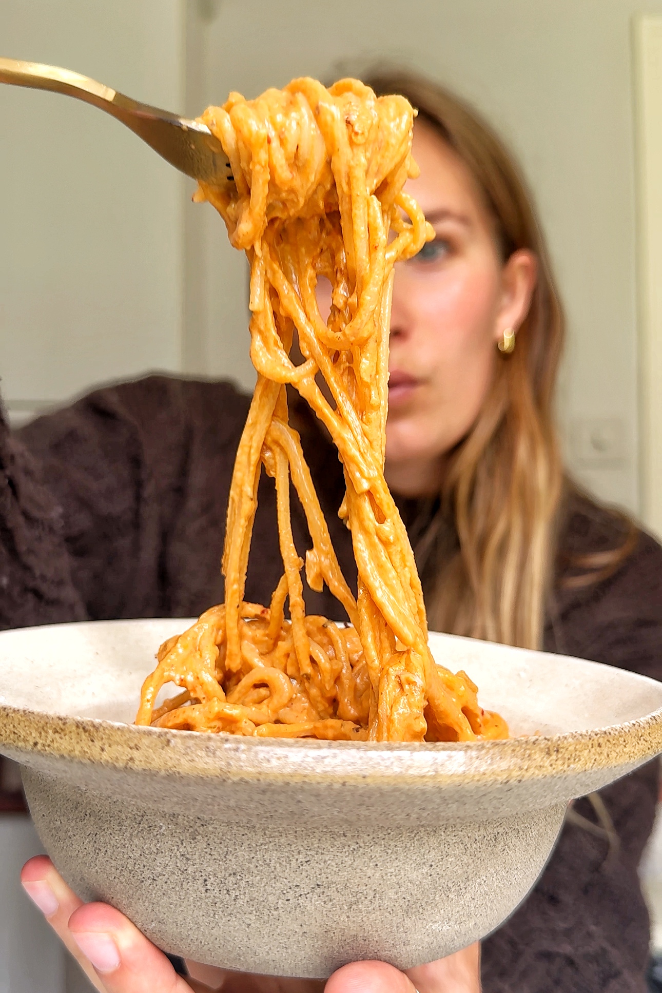 Emily Roz eating sun-dried tomato pasta.
